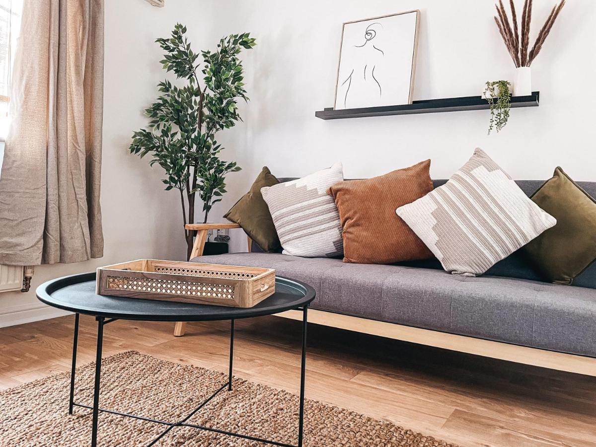 Hollybush Apartment, By Solace Stays نيوبورت المظهر الخارجي الصورة