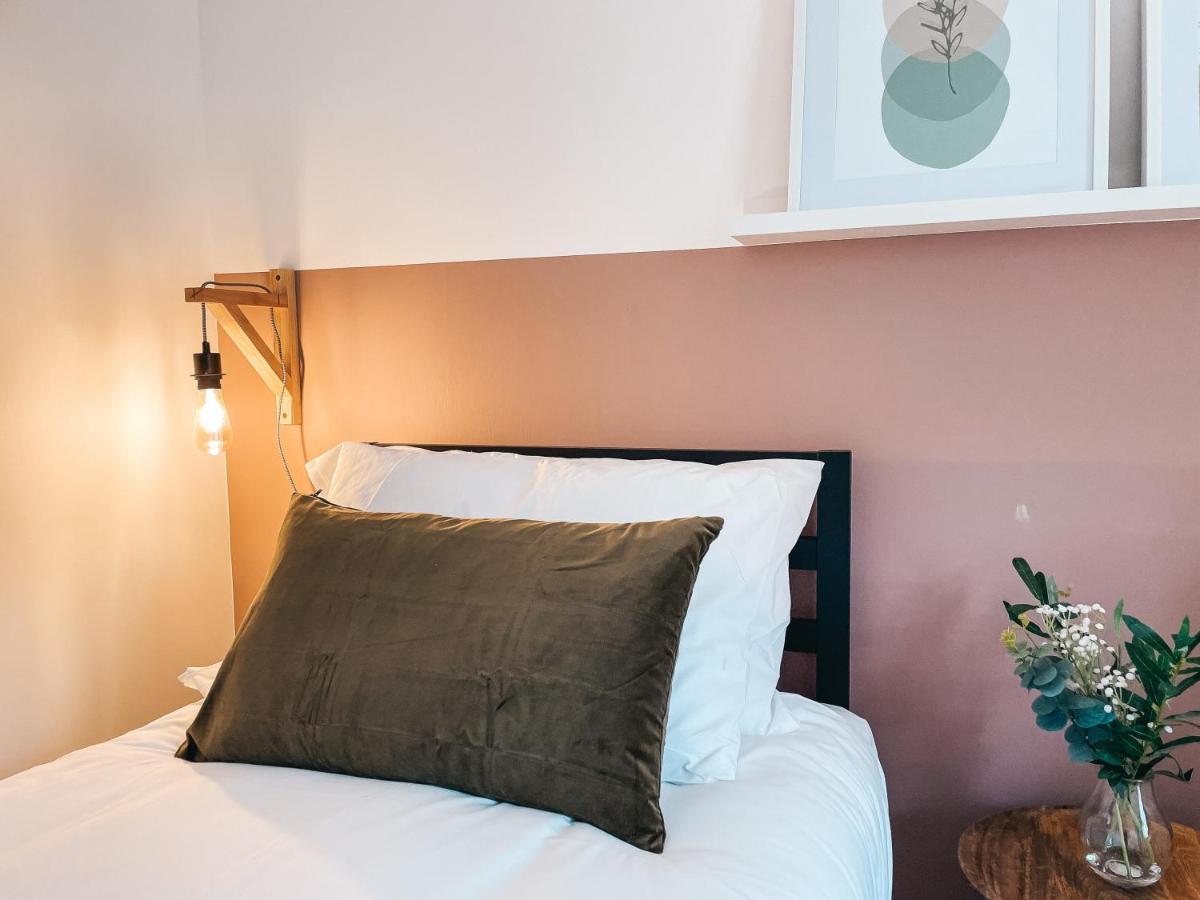 Hollybush Apartment, By Solace Stays نيوبورت المظهر الخارجي الصورة
