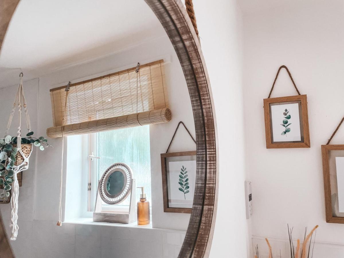 Hollybush Apartment, By Solace Stays نيوبورت المظهر الخارجي الصورة